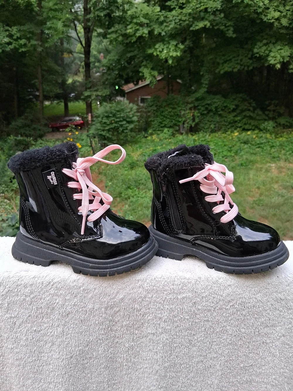 OshKosh B'gosh Child Shiny Pleather Black & Pink Boots Size 7M